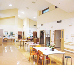 医療法人 至誠会 介護老人保健施設 ひまわりの介護職/ヘルパー 介護老人保健施設 契約社員求人イメージ