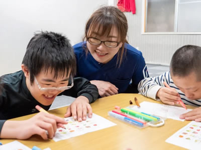株式会社 AT アットファイン武蔵新城の保育士 放課後等デイサービス パート/アルバイトの求人情報イメージ1
